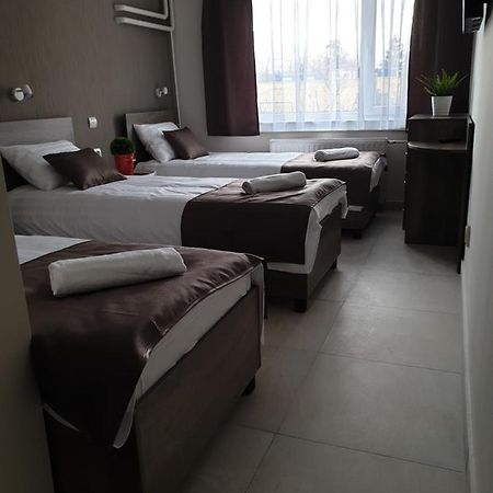 Familia Panzio & Apartmanhaz Gyor Exterior photo
