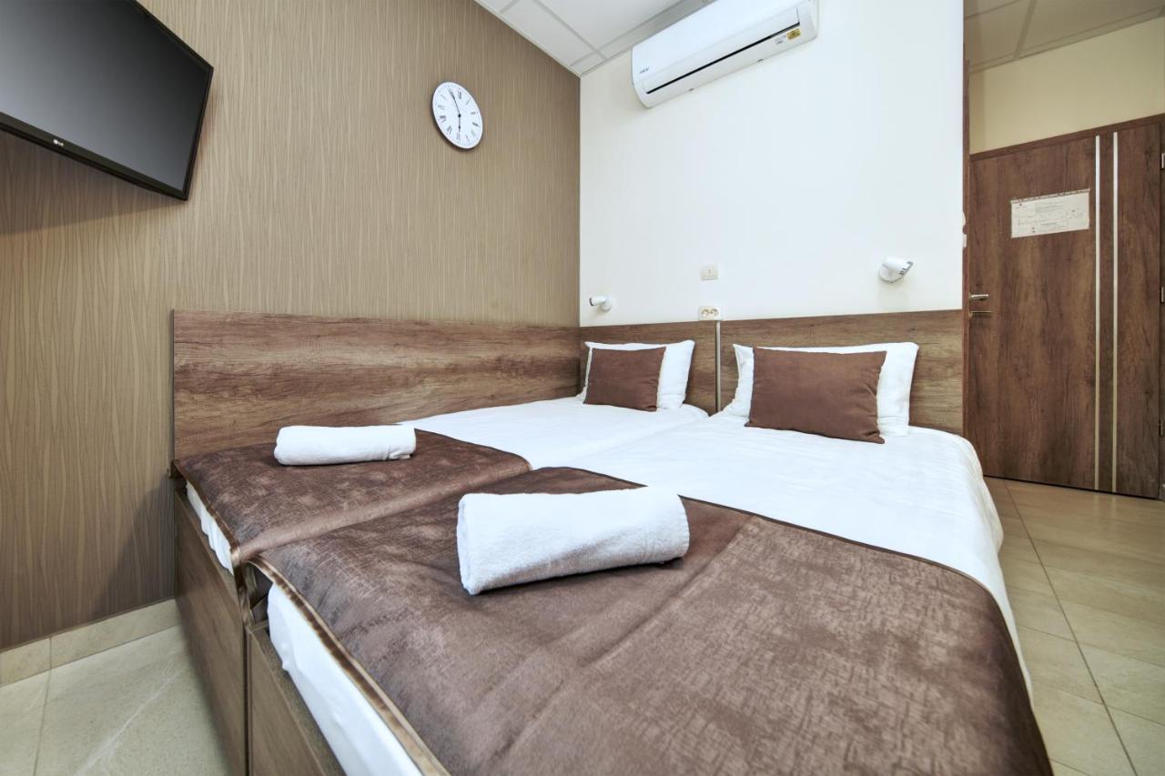 Familia Panzio & Apartmanhaz Gyor Exterior photo