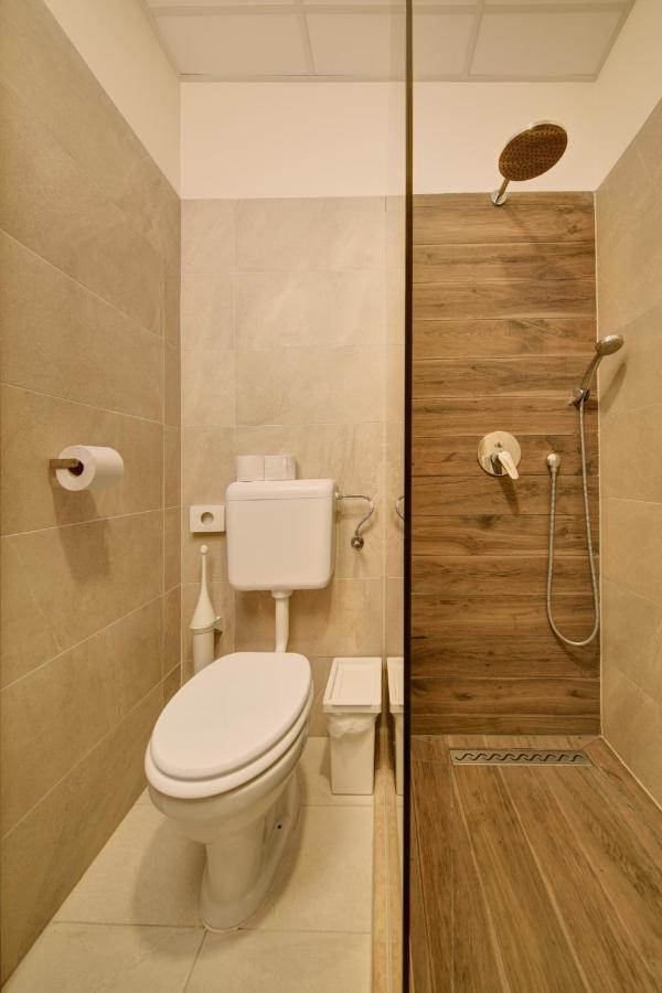 Familia Panzio & Apartmanhaz Gyor Exterior photo
