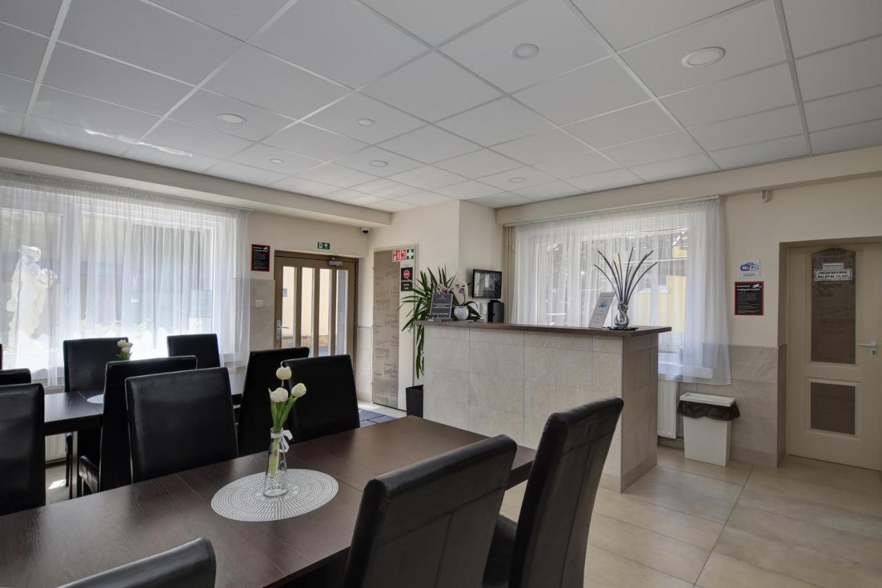 Familia Panzio & Apartmanhaz Gyor Exterior photo