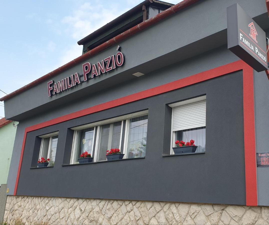 Familia Panzio & Apartmanhaz Gyor Exterior photo