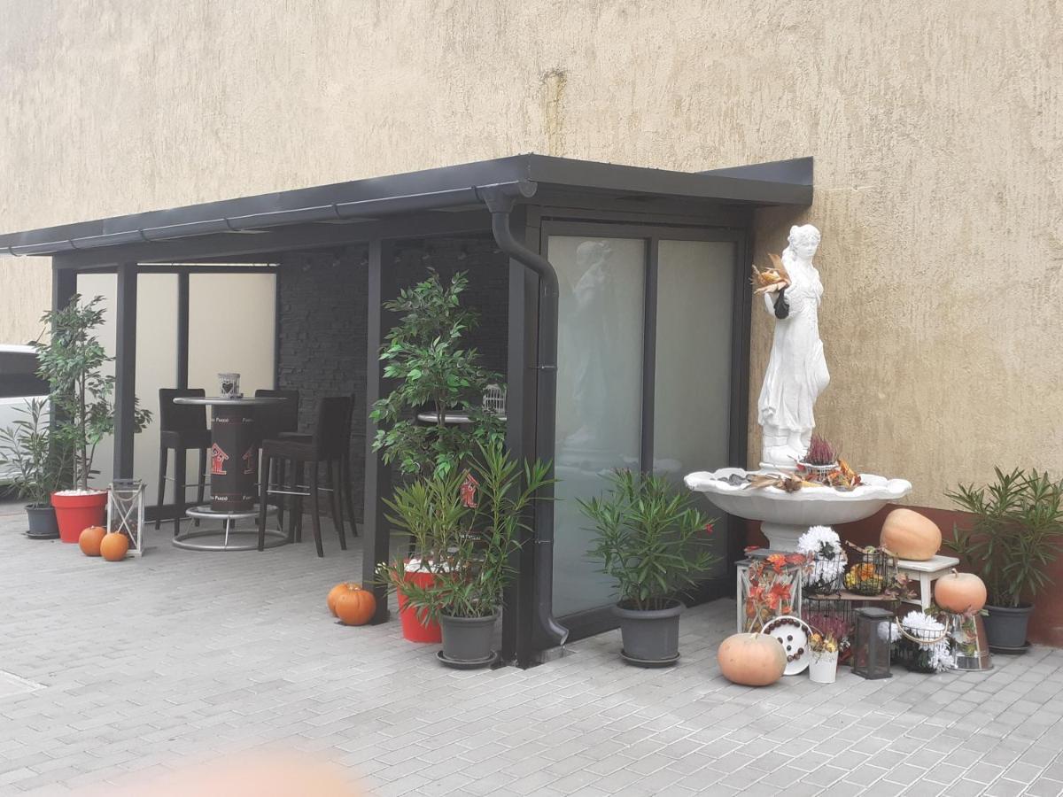Familia Panzio & Apartmanhaz Gyor Exterior photo