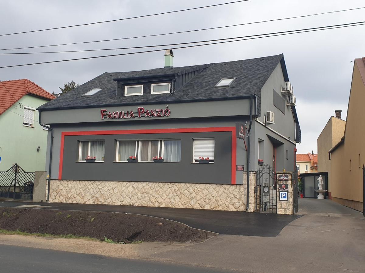 Familia Panzio & Apartmanhaz Gyor Exterior photo