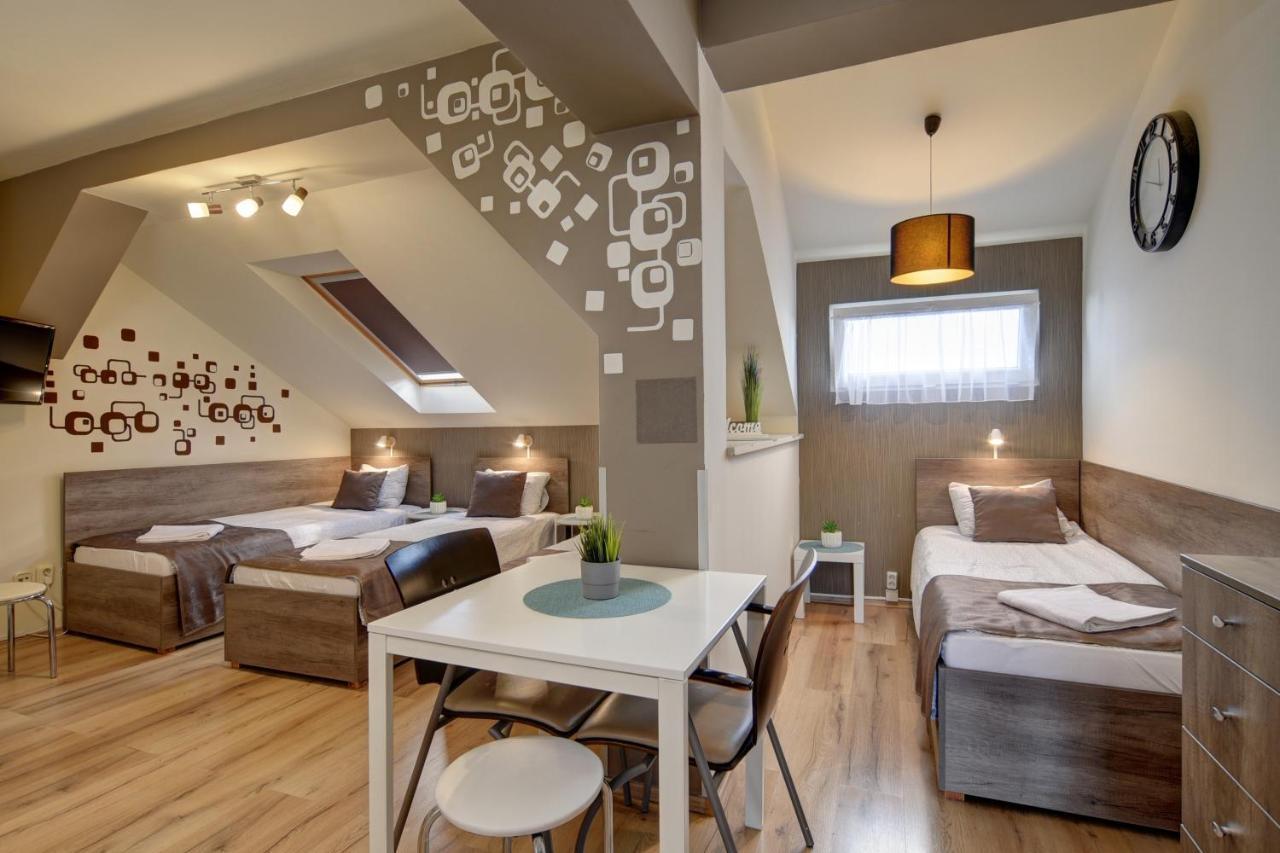 Familia Panzio & Apartmanhaz Gyor Exterior photo