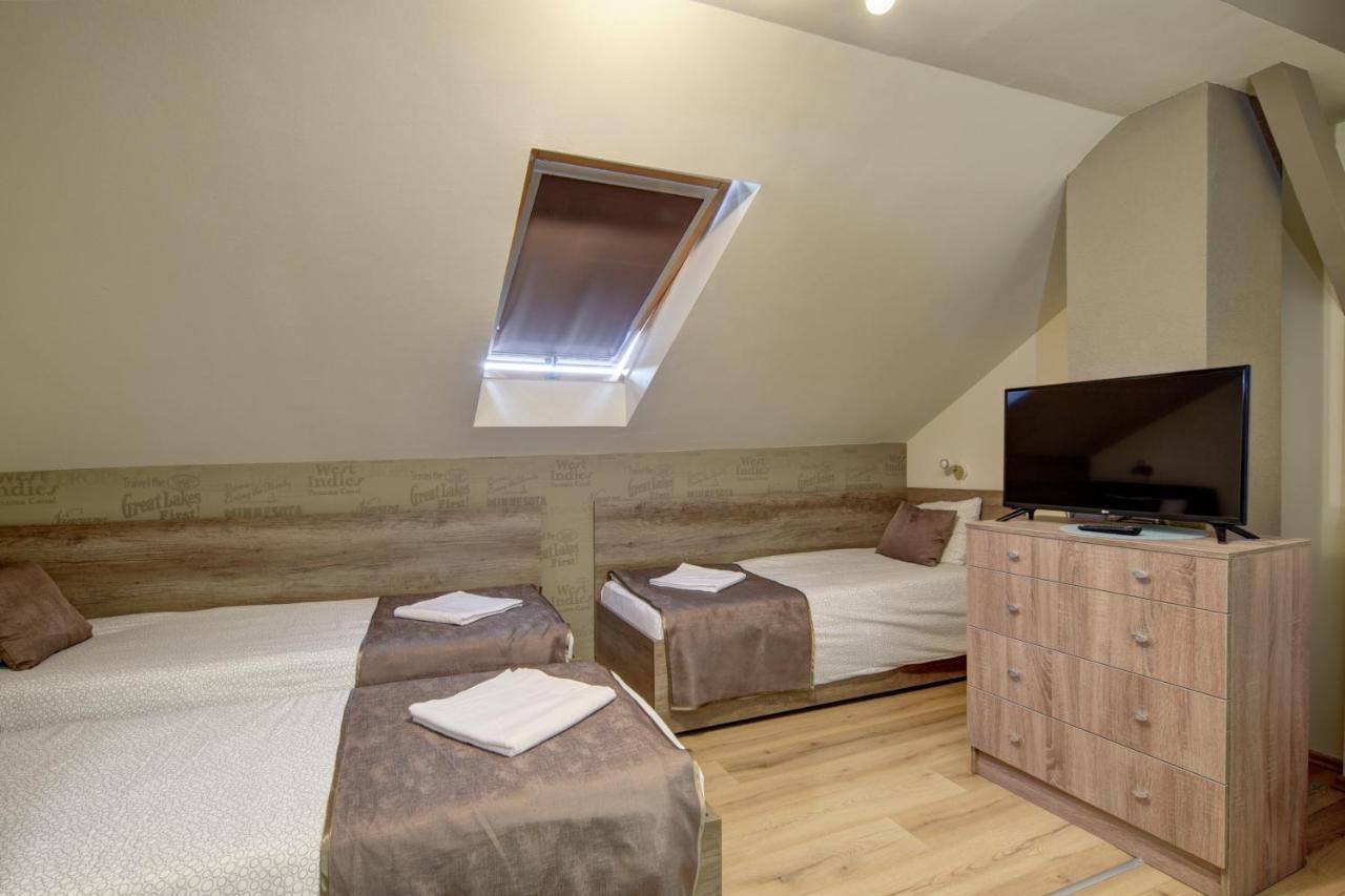 Familia Panzio & Apartmanhaz Gyor Exterior photo
