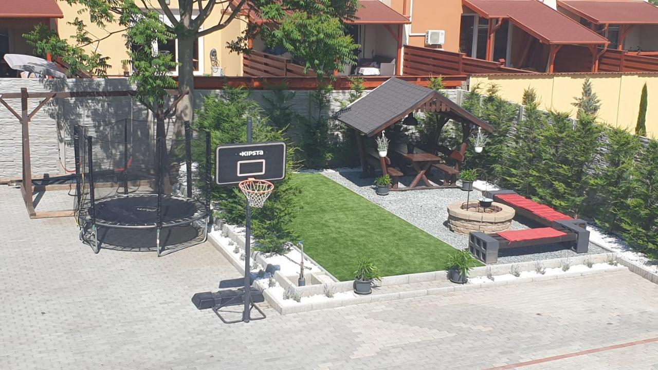 Familia Panzio & Apartmanhaz Gyor Exterior photo