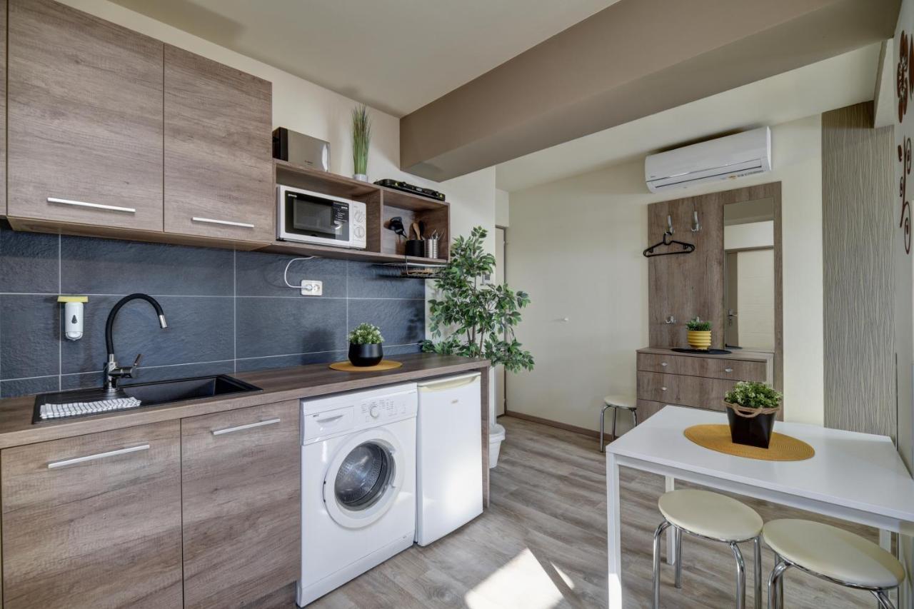 Familia Panzio & Apartmanhaz Gyor Exterior photo