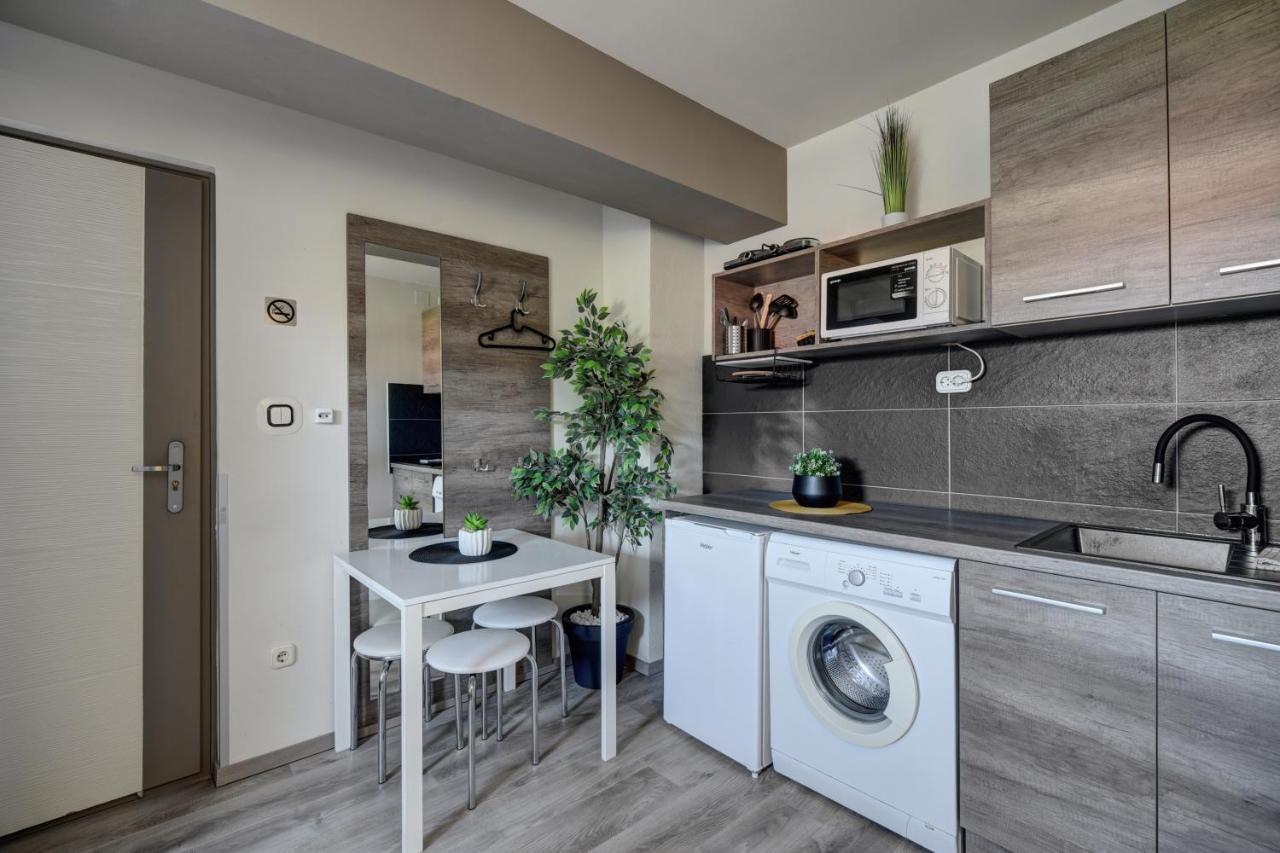 Familia Panzio & Apartmanhaz Gyor Exterior photo