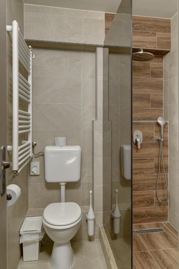 Familia Panzio & Apartmanhaz Gyor Exterior photo