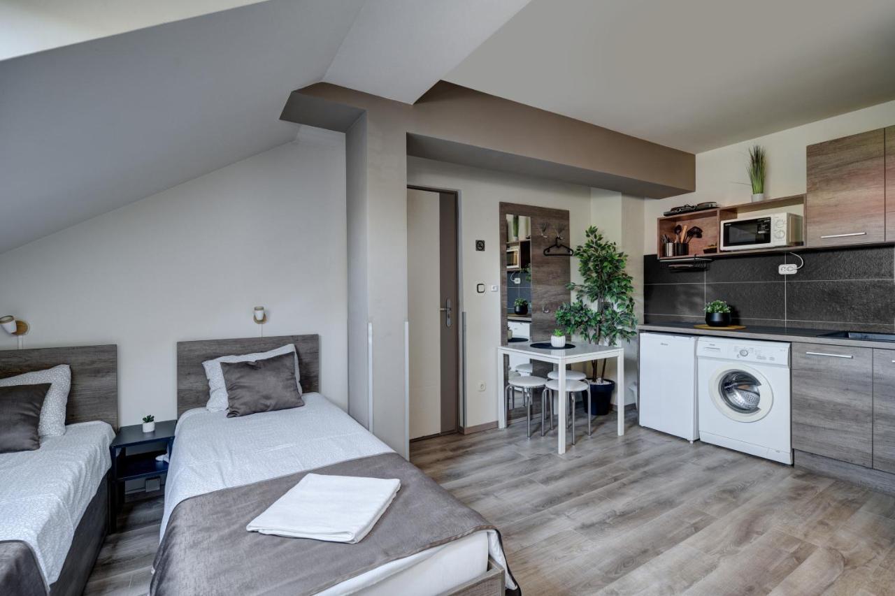 Familia Panzio & Apartmanhaz Gyor Exterior photo